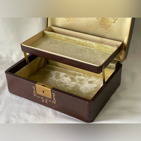 Vintage Farrington jewelry box Bxriwn with Gold ornate paint silk inside - Picture 5 of 11